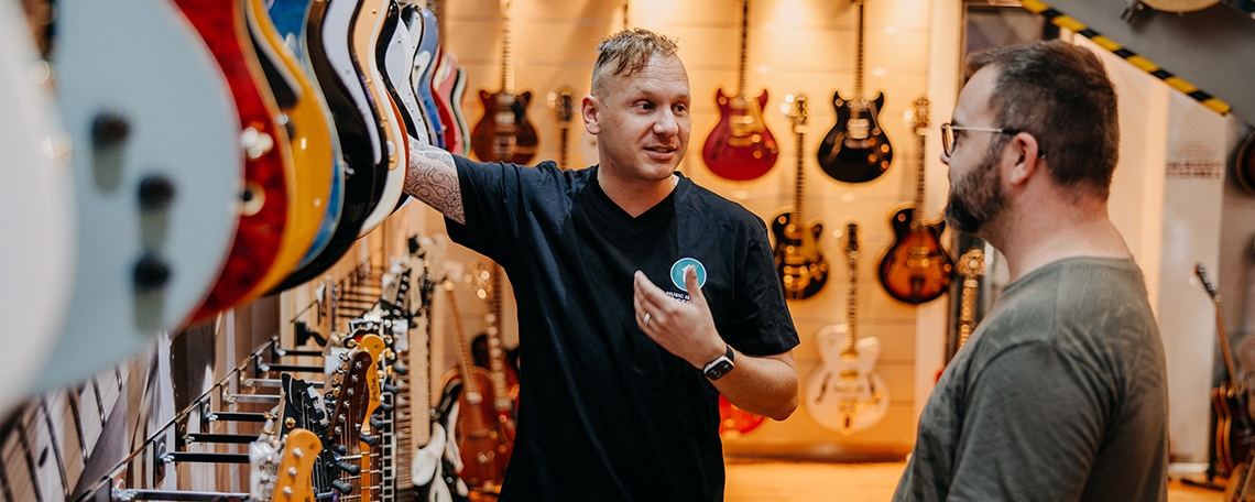 Mitarbeiter*in (m/w/d) Store-Logistik Gitarre & Bass, 2. Bild